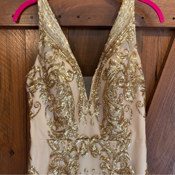 Gold sequence gown - Picture 3 of 10